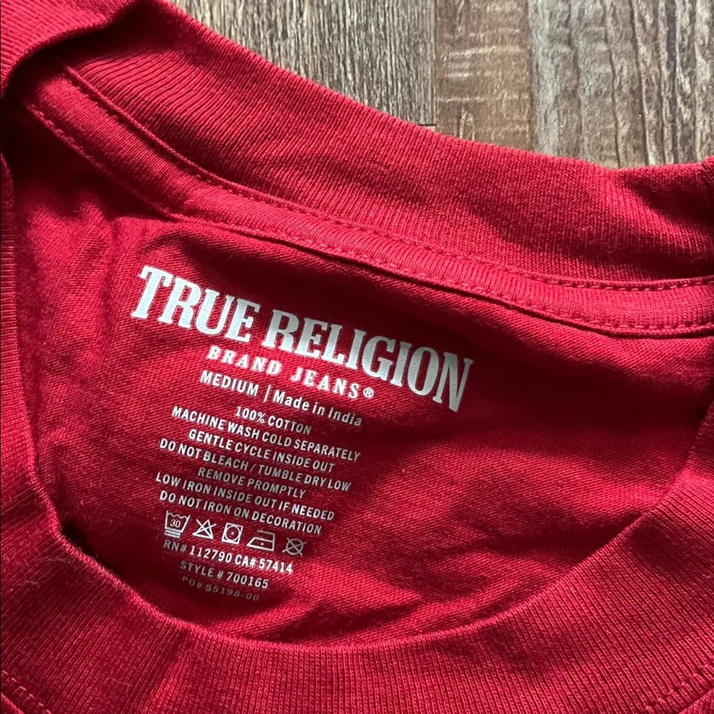 True Religion Red Dahlia Embossed Arched Logo Casual 100% Cotton Tee